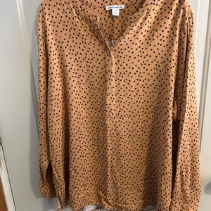 Amazon Essentials Tan Polka Dot half button down shirt
